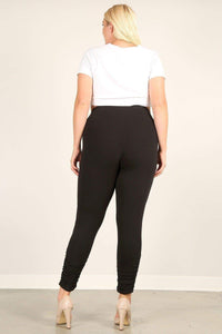 Fitted Leggings With An Elastic Waistband And Ruched Pants